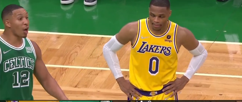 包含瓦伦西亚关键时刻手感冰凉，志在欧冠名次提升，赛场秩序良好，更衣室氛围转暖的词条